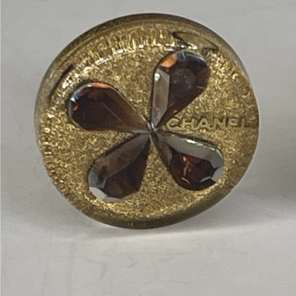 ☘️CHANEL Four Leaf Clover Clip On Earrings Gold Black Round Coco Mark Vintage - Picture 3 of 9